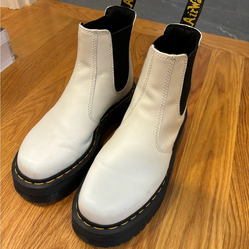 Dr. Martens 2976 Quad Platform Chelsea Boot